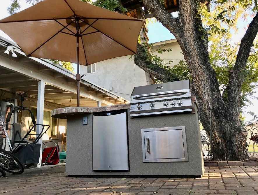 KoKoMo Maui BBQ Island | 7'6" Outdoor Kitchen with 33" Round Bar, LED Lights & Built-In Grill | LP or NG