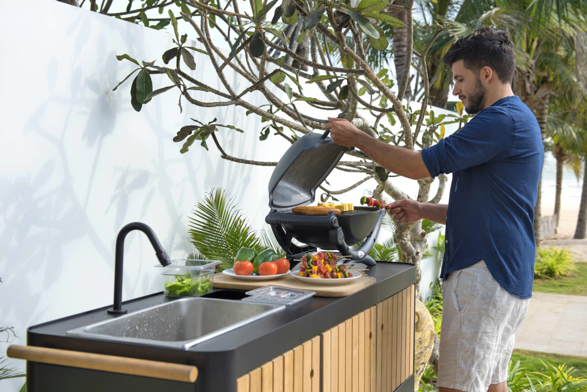 Portals Dark Outdoor Kitchen | Aluminum & FSC Teak | Stainless Steel Sink | FSC Cutting Board | LifestyleGarden